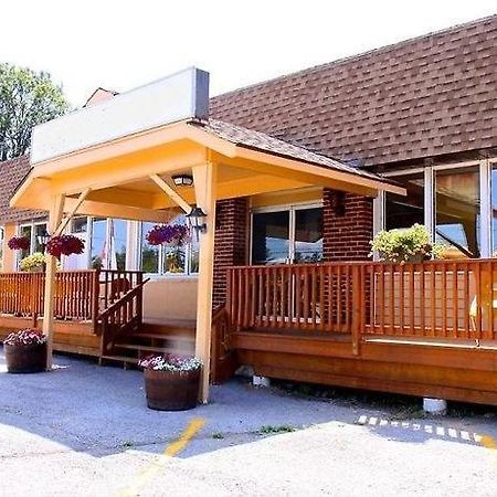 Lakeside Inn Cloyne المظهر الخارجي الصورة