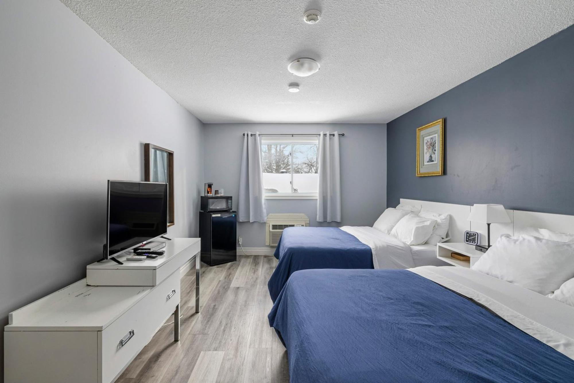 Lakeside Inn Cloyne المظهر الخارجي الصورة