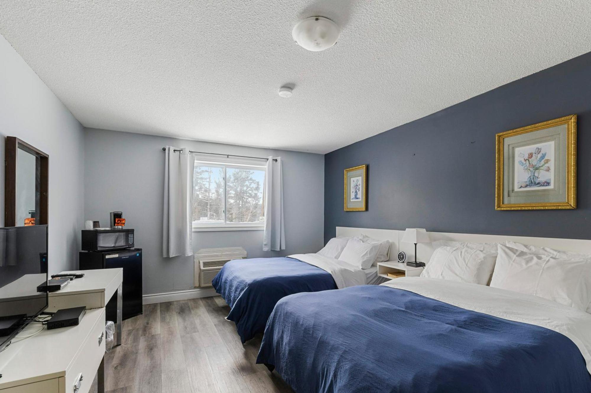 Lakeside Inn Cloyne المظهر الخارجي الصورة